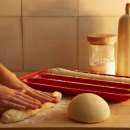 Emile Henry kerámia baguette sütőforma (burgundi vörös) Emile Henry kerámia baguette sütőforma (burgundi vörös)